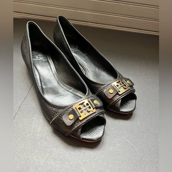 Tory Burch Blue Leather Peep Toe Wood Wedge Sandal Gold Square Emblem 9 M
